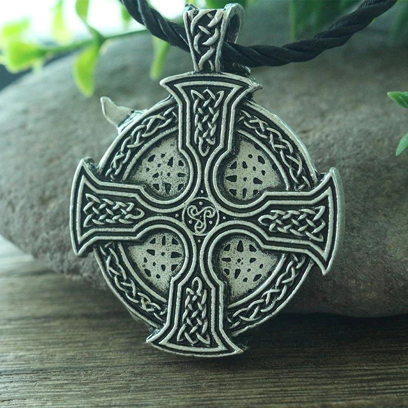 VIKING NECKLACE - ODIN